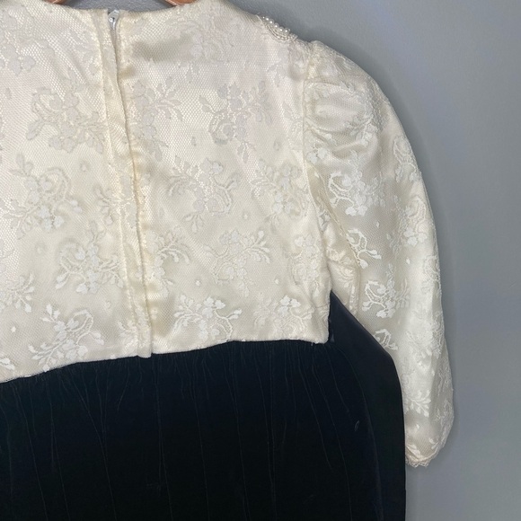 Jessica McClintock x Vintage Toddler Pearl & Lace Dress - Picture 6 of 13